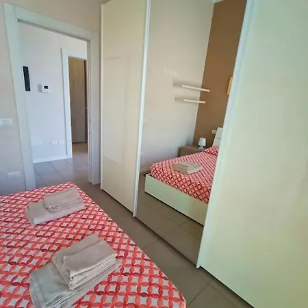 Incantevole Bilocale, Centro A 8 Min, Ospedale 1 Parma